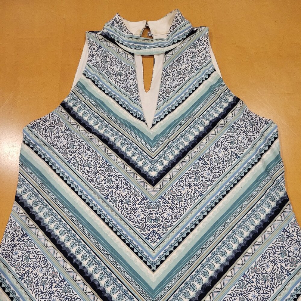 White House Black Market Sleeveless V-Neck Top – Blue Geometric Print